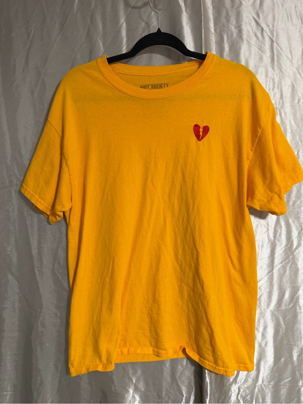 Riot Society Yellow Embroidered Broken Heart Graphic T-shirt Size Large